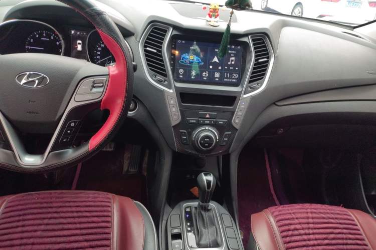 Used Hyundai Santa Fe 2017 2.0T Automatic All-Wheel Drive Smart 7-Seater Audio And AC Panel