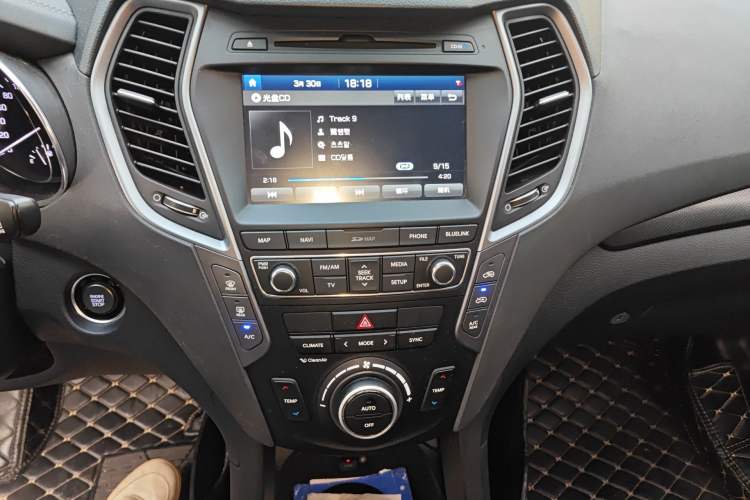 Used Hyundai Santa Fe 2017 2.0T Automatic All-Wheel Drive Smart 7-Seater Audio And AC Panel