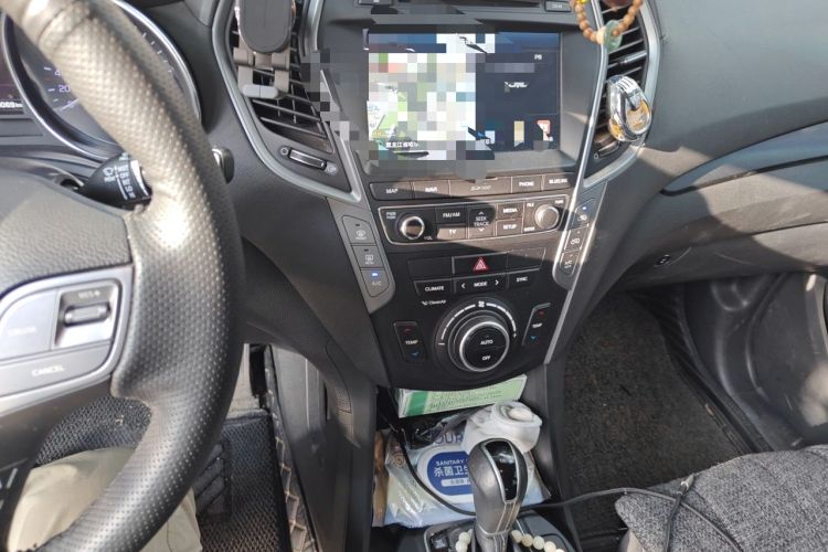 Used Hyundai Santa Fe 2017 2.0T Automatic All-Wheel Drive Smart 7-Seater Audio And AC Panel