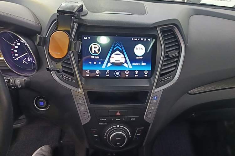 Used Hyundai Santa Fe 2017 2.0T Automatic All-Wheel Drive Smart 7-Seater Audio And AC Panel