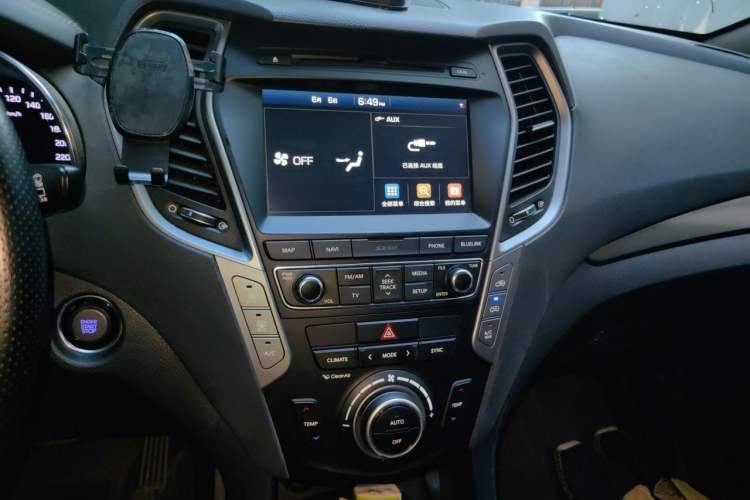 Used Hyundai Santa Fe 2017 2.0T Automatic All-Wheel Drive Smart 7-Seater Audio And AC Panel