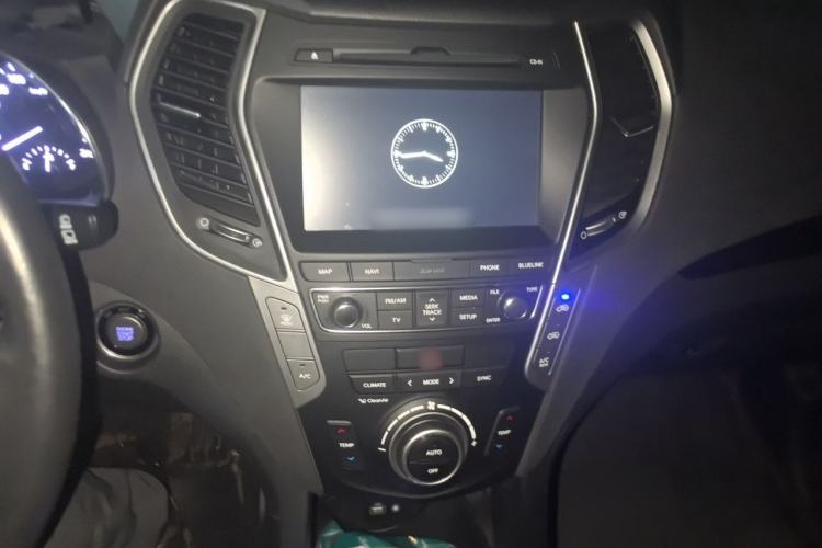 Used Hyundai Santa Fe 2017 2.0T Automatic All-Wheel Drive Smart 7-Seater Audio And AC Panel