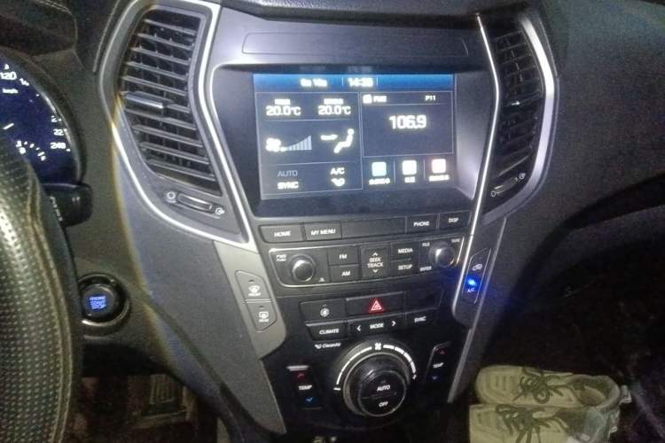 Used Hyundai Santa Fe 2017 2.4L Automatic Two-Wheel Drive Smart Version 5 Seats Audio And AC Panel