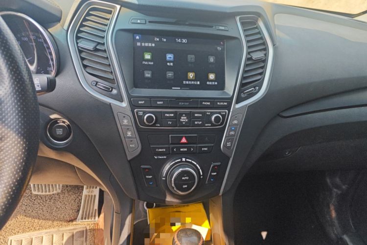Used Hyundai Santa Fe 2017 2.0T Automatic All-Wheel Drive Smart 7-Seater Audio And AC Panel