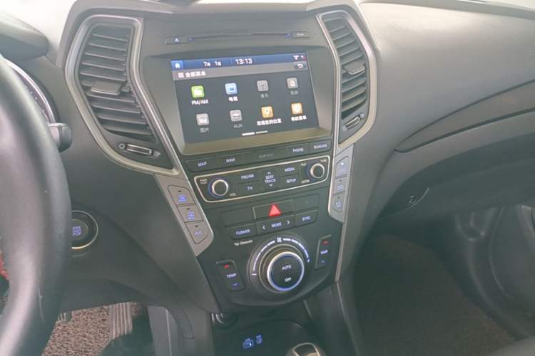 Used Hyundai Santa Fe 2017 2.0T Automatic All-Wheel Drive Smart 7-Seater Audio And AC Panel