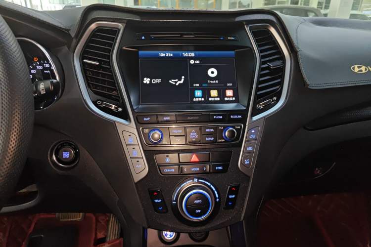 Used Hyundai Santa Fe 2017 2.0T Automatic Two-Wheel Drive Smart Version 7 Seats Audio And AC Panel