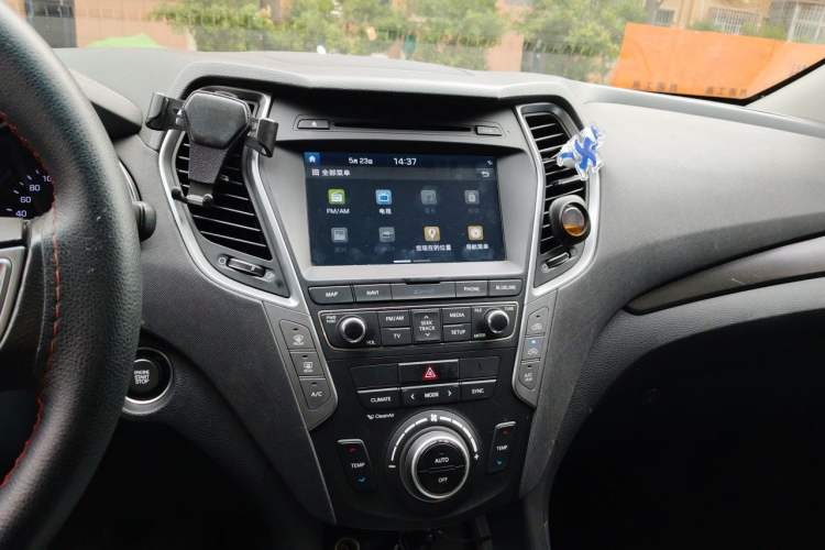 Used Hyundai Santa Fe 2017 2.0T Automatic All-Wheel Drive Smart 7-Seater Audio And AC Panel