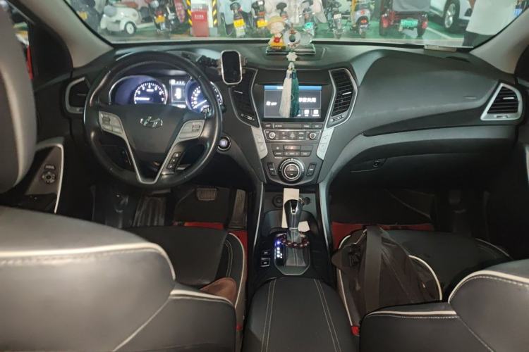 Used Hyundai Santa Fe 2017 2.4L Automatic Two-Wheel Drive Smart Version 5 Seats Center Console
