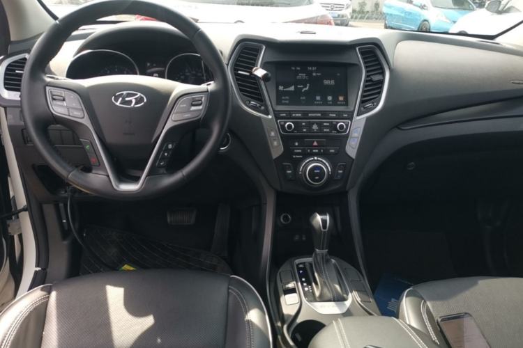 Used Hyundai Santa Fe 2017 2.4L Automatic Two-Wheel Drive Smart Version 5 Seats Center Console