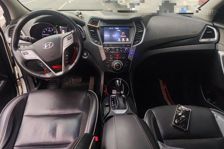 Used Hyundai Santa Fe 2017 2.0T Automatic Two-Wheel Drive Smart Version 7 Seats Center Console
