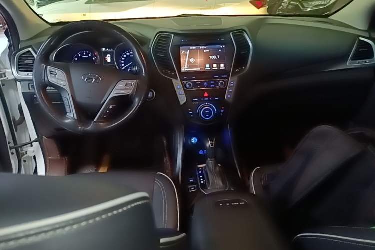 Used Hyundai Santa Fe 2017 2.0T Automatic All-Wheel Drive Smart 7-Seater Center Console