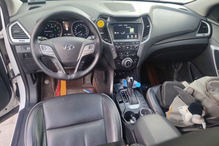 Used Hyundai Santa Fe 2017 2.0T Automatic Two-Wheel Drive Smart Version 7 Seats Center Console