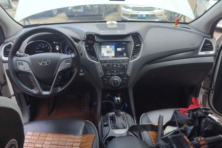 Used Hyundai Santa Fe 2017 2.0T Automatic Two-Wheel Drive Smart Version 7 Seats Center Console