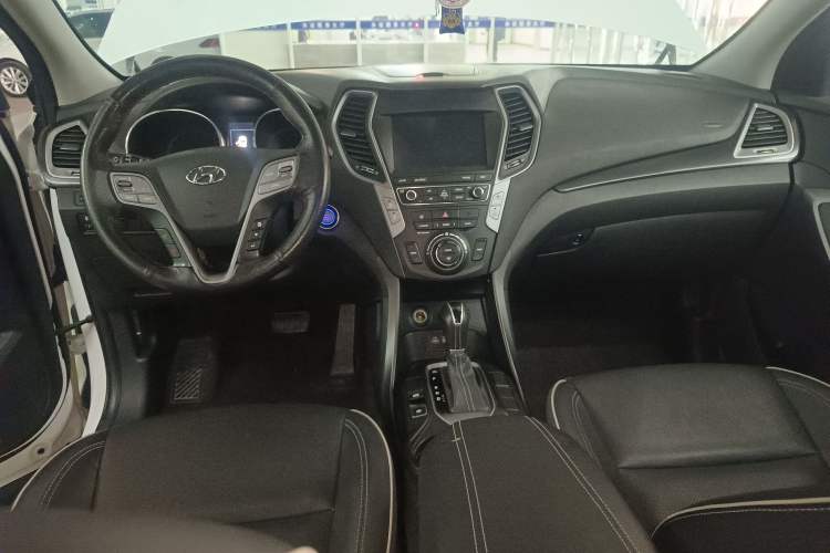 Used Hyundai Santa Fe 2017 2.4L Automatic Two-Wheel Drive Smart Version 5 Seats Center Console