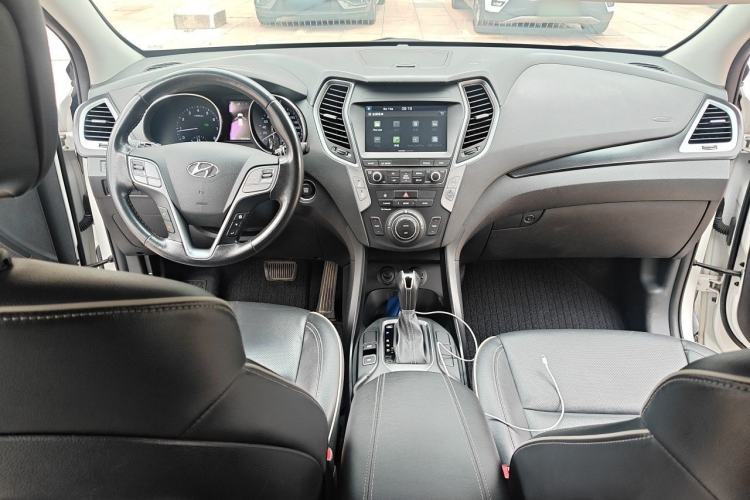Used Hyundai Santa Fe 2017 2.4L Automatic Two-Wheel Drive Smart Version 5 Seats Center Console
