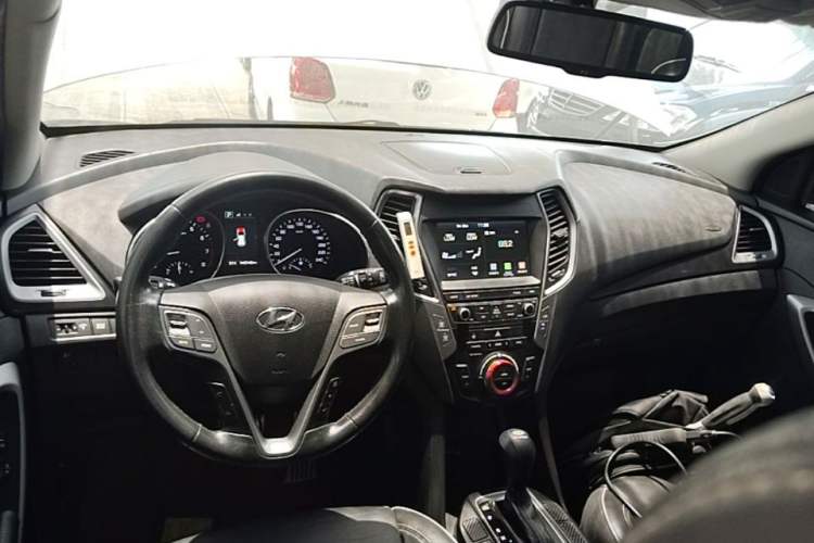 Used Hyundai Santa Fe 2017 2.4L Automatic Two-Wheel Drive Smart Version 5 Seats Center Console