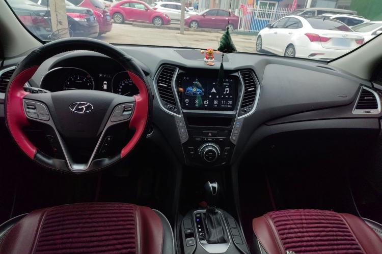 Used Hyundai Santa Fe 2017 2.0T Automatic All-Wheel Drive Smart 7-Seater Center Console