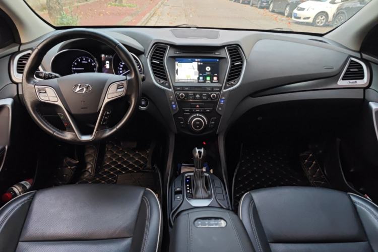 Used Hyundai Santa Fe 2017 2.0T Automatic All-Wheel Drive Smart 7-Seater Center Console