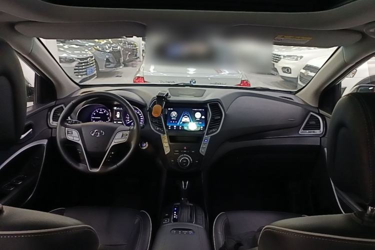 Used Hyundai Santa Fe 2017 2.0T Automatic All-Wheel Drive Smart 7-Seater Center Console