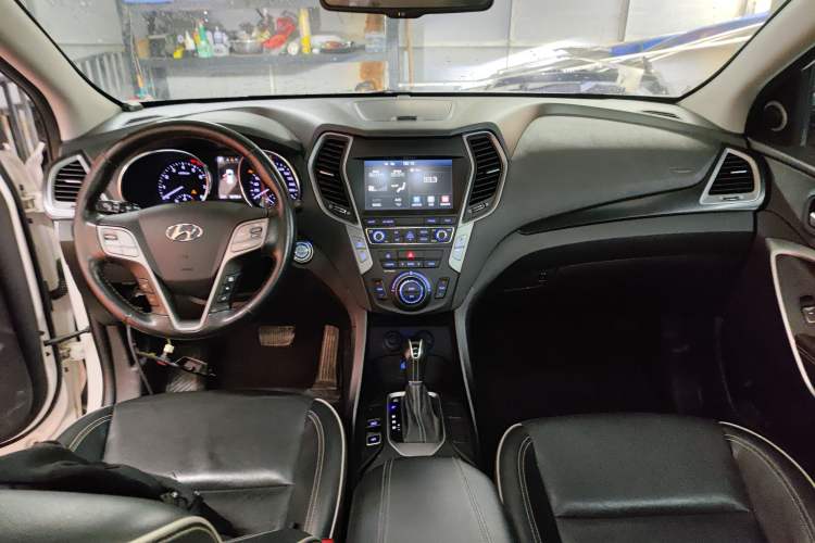 Used Hyundai Santa Fe 2017 2.4L Automatic Two-Wheel Drive Smart Version 5 Seats Center Console