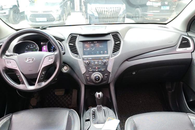 Used Hyundai Santa Fe 2017 2.4L Automatic Two-Wheel Drive Smart Version 5 Seats Center Console