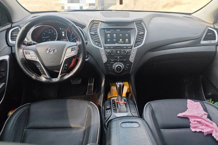 Used Hyundai Santa Fe 2017 2.0T Automatic All-Wheel Drive Smart 7-Seater Center Console