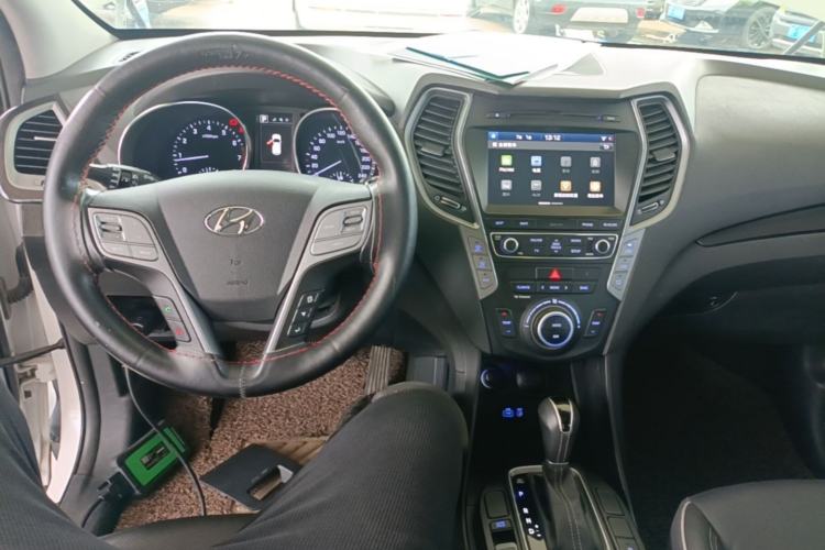 Used Hyundai Santa Fe 2017 2.0T Automatic All-Wheel Drive Smart 7-Seater Center Console