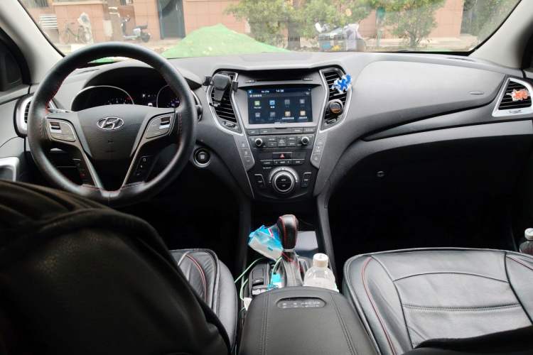 Used Hyundai Santa Fe 2017 2.0T Automatic All-Wheel Drive Smart 7-Seater Center Console