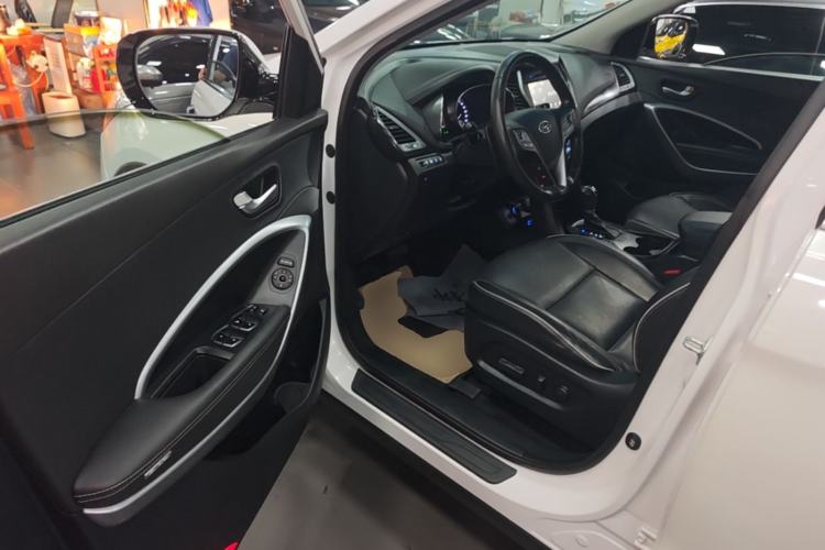 Used Hyundai Santa Fe 2017 2.0T Automatic Two-Wheel Drive Smart Version 7 Seats Driver Seat