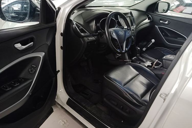 Used Hyundai Santa Fe 2017 2.0T Automatic All-Wheel Drive Smart 7-Seater Driver Seat