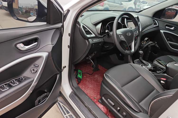 Used Hyundai Santa Fe 2017 2.0T Automatic All-Wheel Drive Smart 7-Seater Driver Seat