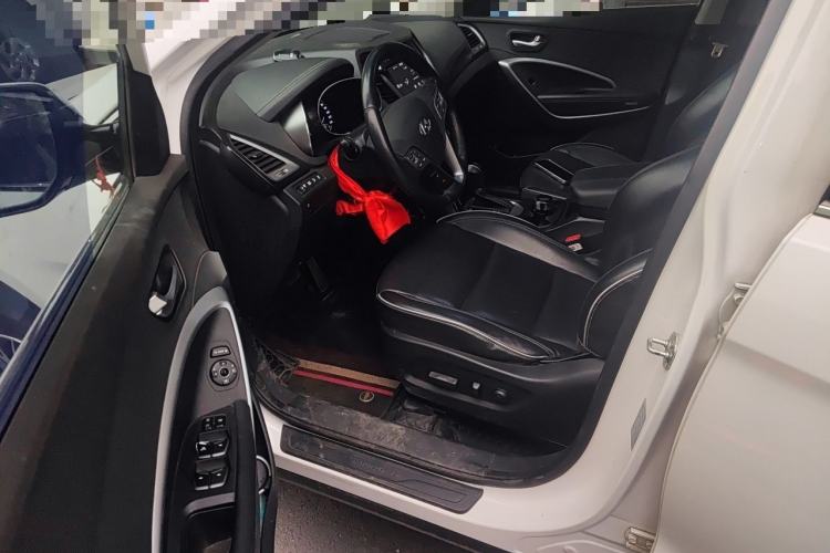 Used Hyundai Santa Fe 2017 2.0T Automatic Two-Wheel Drive Smart Version 7 Seats Driver Seat