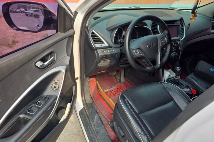 Used Hyundai Santa Fe 2017 2.0T Automatic Two-Wheel Drive Smart Version 7 Seats Driver Seat