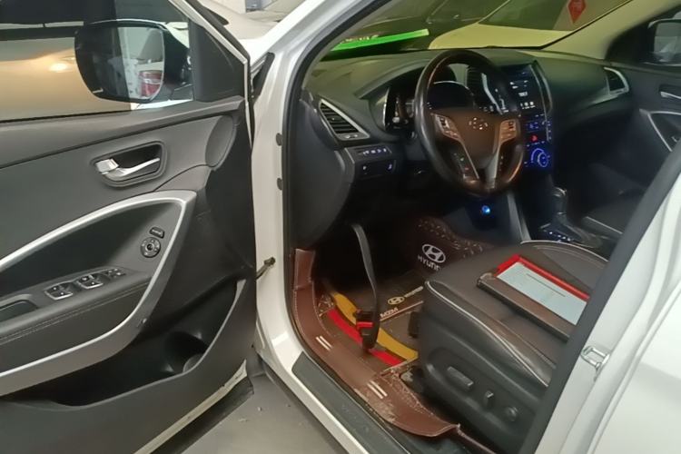 Used Hyundai Santa Fe 2017 2.0T Automatic All-Wheel Drive Smart 7-Seater Driver Seat