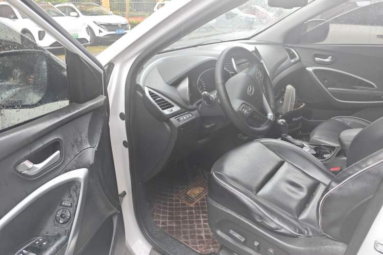 Used Hyundai Santa Fe 2017 2.4L Automatic Two-Wheel Drive Smart Version 5 Seats Driver Seat