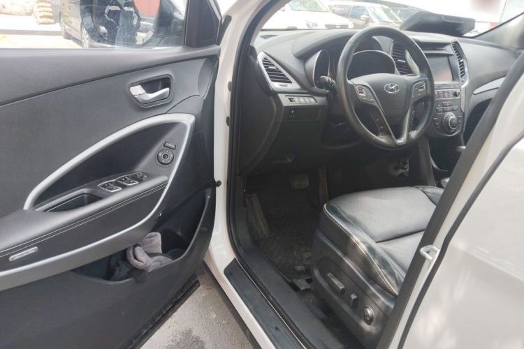 Used Hyundai Santa Fe 2017 2.0T Automatic Two-Wheel Drive Smart Version 7 Seats Driver Seat