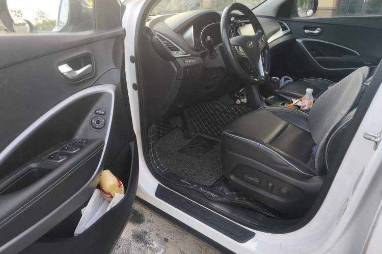 Used Hyundai Santa Fe 2017 2.0T Automatic Two-Wheel Drive Smart Version 7 Seats Driver Seat