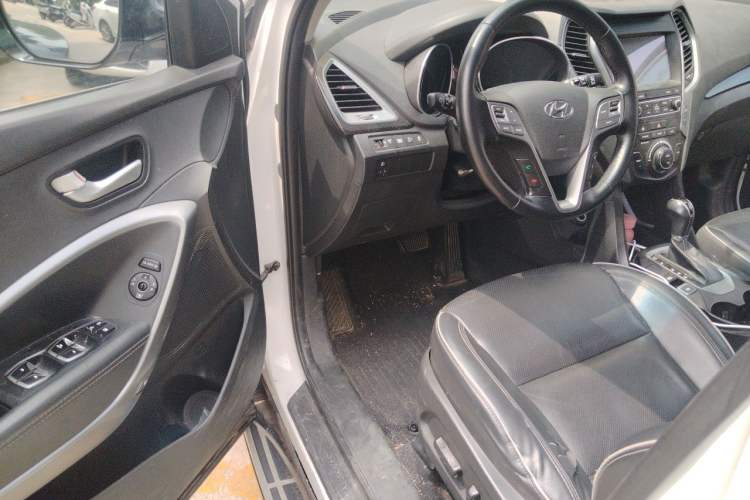 Used Hyundai Santa Fe 2017 2.4L Automatic Two-Wheel Drive Smart Version 5 Seats Driver Seat
