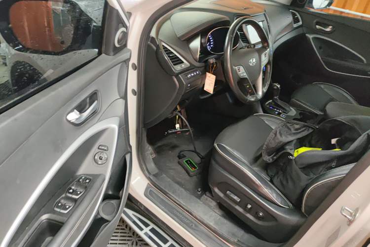 Used Hyundai Santa Fe 2017 2.4L Automatic Two-Wheel Drive Smart Version 5 Seats Driver Seat