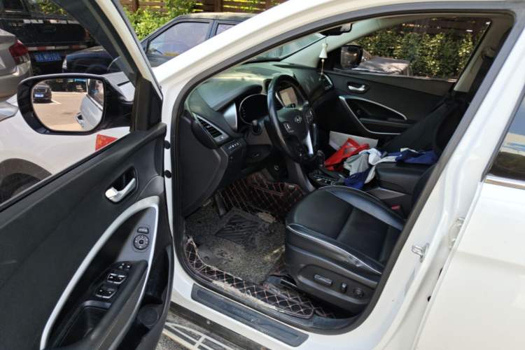 Used Hyundai Santa Fe 2017 2.0T Automatic Two-Wheel Drive Smart Version 7 Seats Driver Seat