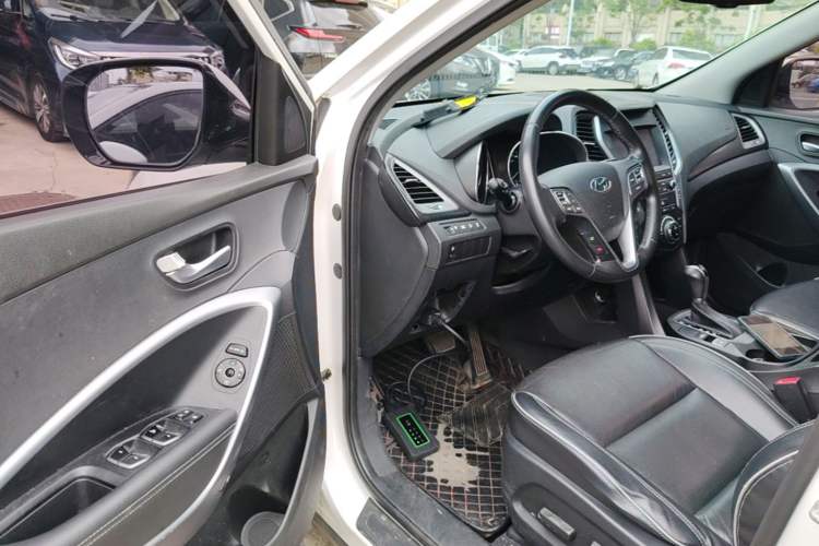 Used Hyundai Santa Fe 2017 2.4L Automatic Two-Wheel Drive Smart Version 5 Seats Driver Seat