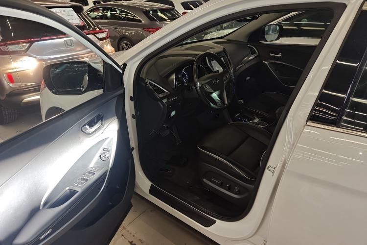 Used Hyundai Santa Fe 2017 2.0T Automatic All-Wheel Drive Smart 7-Seater Driver Seat
