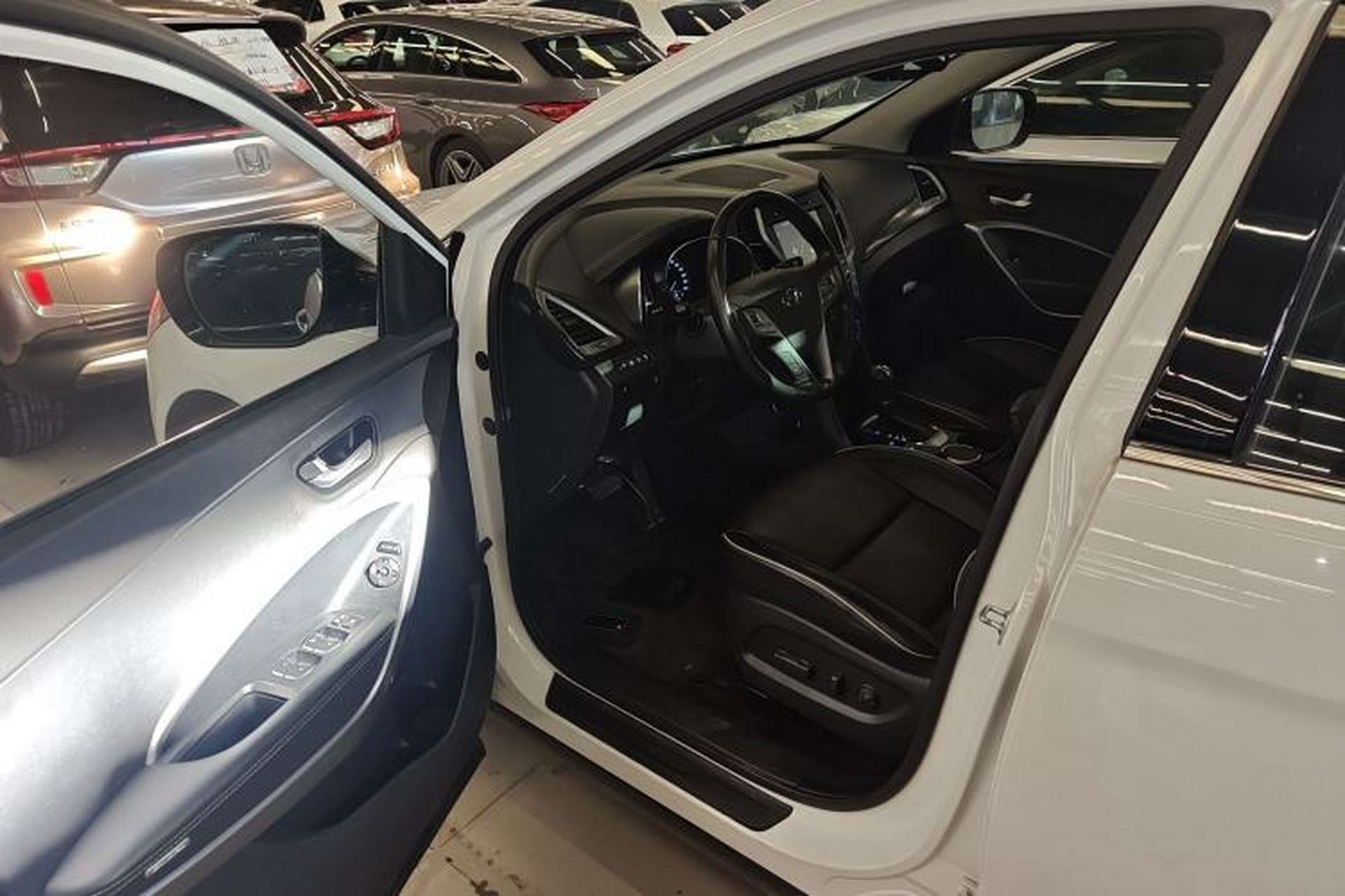 Used Hyundai Santa Fe 2017 2.0T Automatic All-Wheel Drive Smart 7-Seater Driver Seat