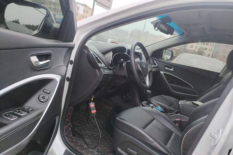 Used Hyundai Santa Fe 2017 2.0T Automatic All-Wheel Drive Smart 7-Seater Driver Seat