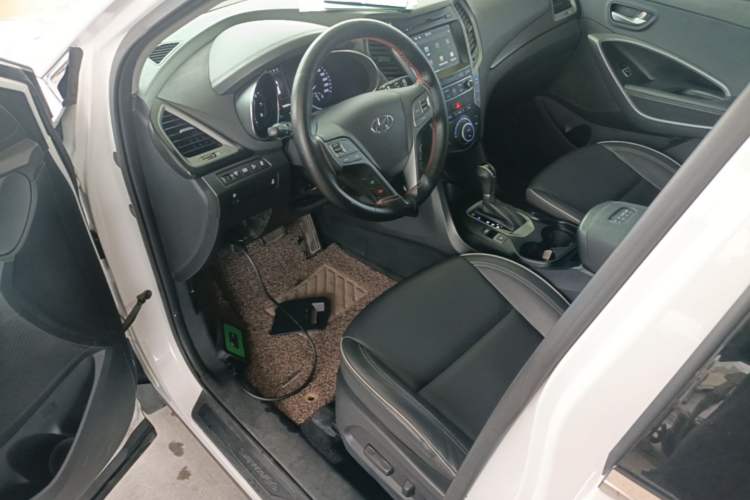 Used Hyundai Santa Fe 2017 2.0T Automatic All-Wheel Drive Smart 7-Seater Driver Seat