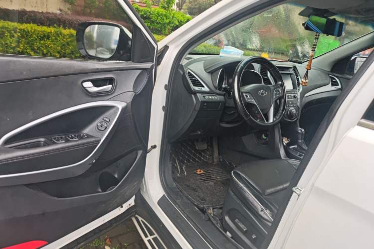 Used Hyundai Santa Fe 2017 2.0T Automatic Two-Wheel Drive Smart Version 7 Seats Driver Seat