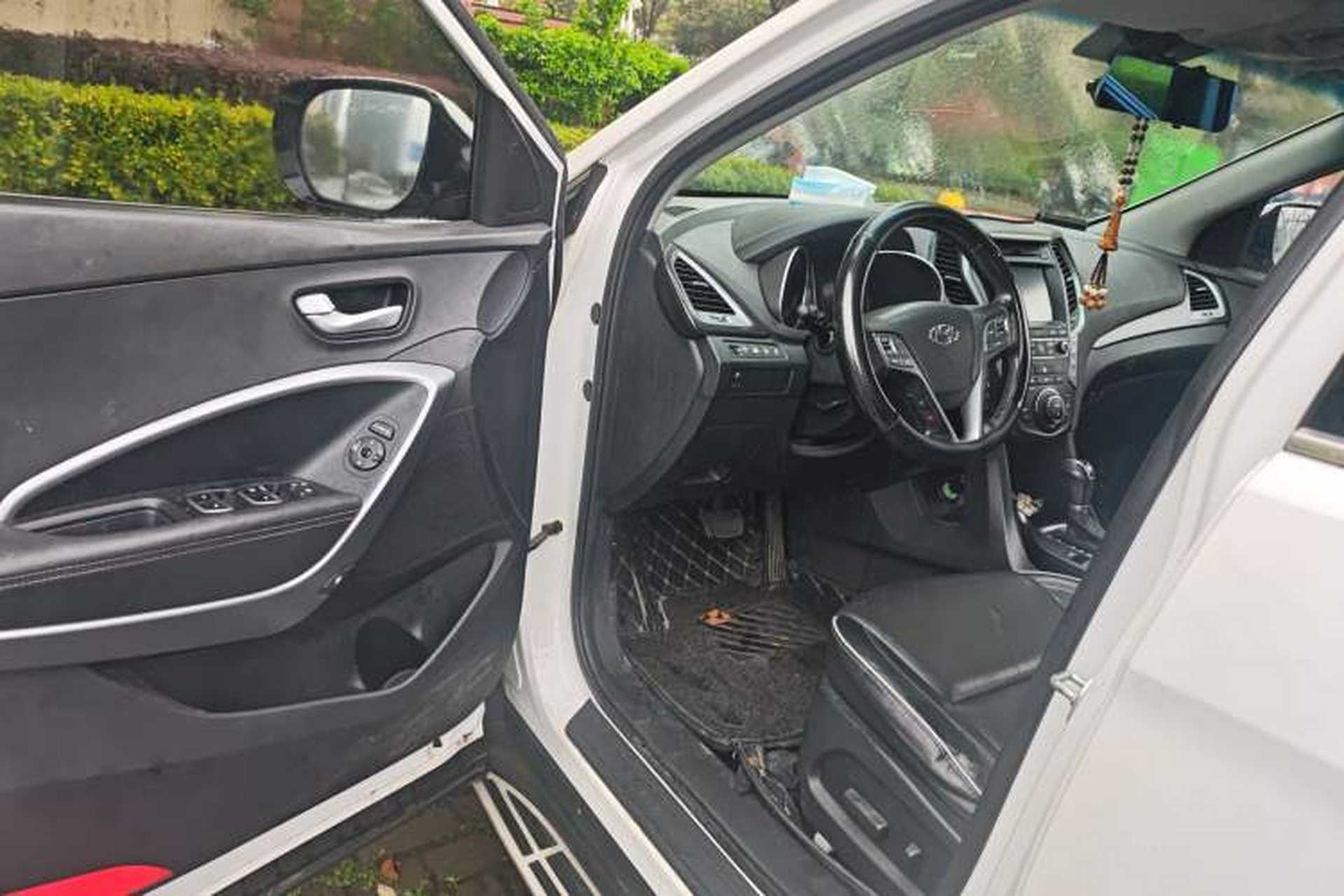 Used Hyundai Santa Fe 2017 2.0T Automatic Two-Wheel Drive Smart Version 7 Seats Driver Seat