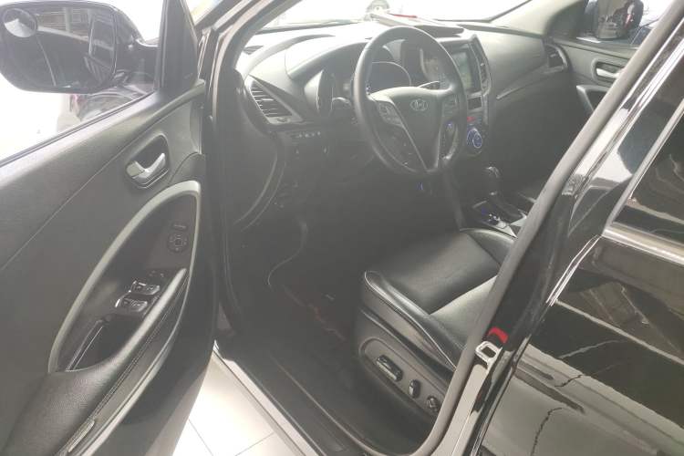 Used Hyundai Santa Fe 2017 2.0T Automatic All-Wheel Drive Smart 7-Seater Driver Seat