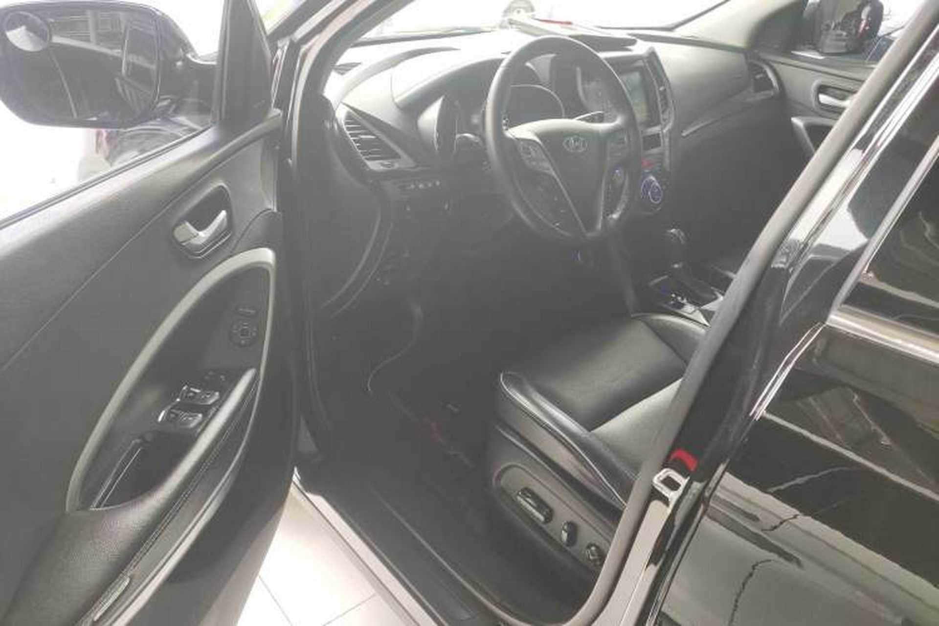 Used Hyundai Santa Fe 2017 2.0T Automatic All-Wheel Drive Smart 7-Seater Driver Seat