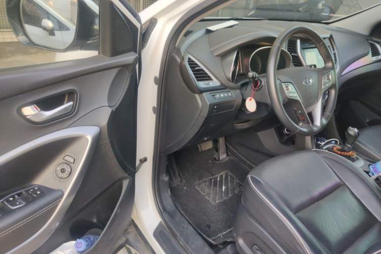 Used Hyundai Santa Fe 2017 2.0T Automatic Two-Wheel Drive Smart Version 7 Seats Driver Seat